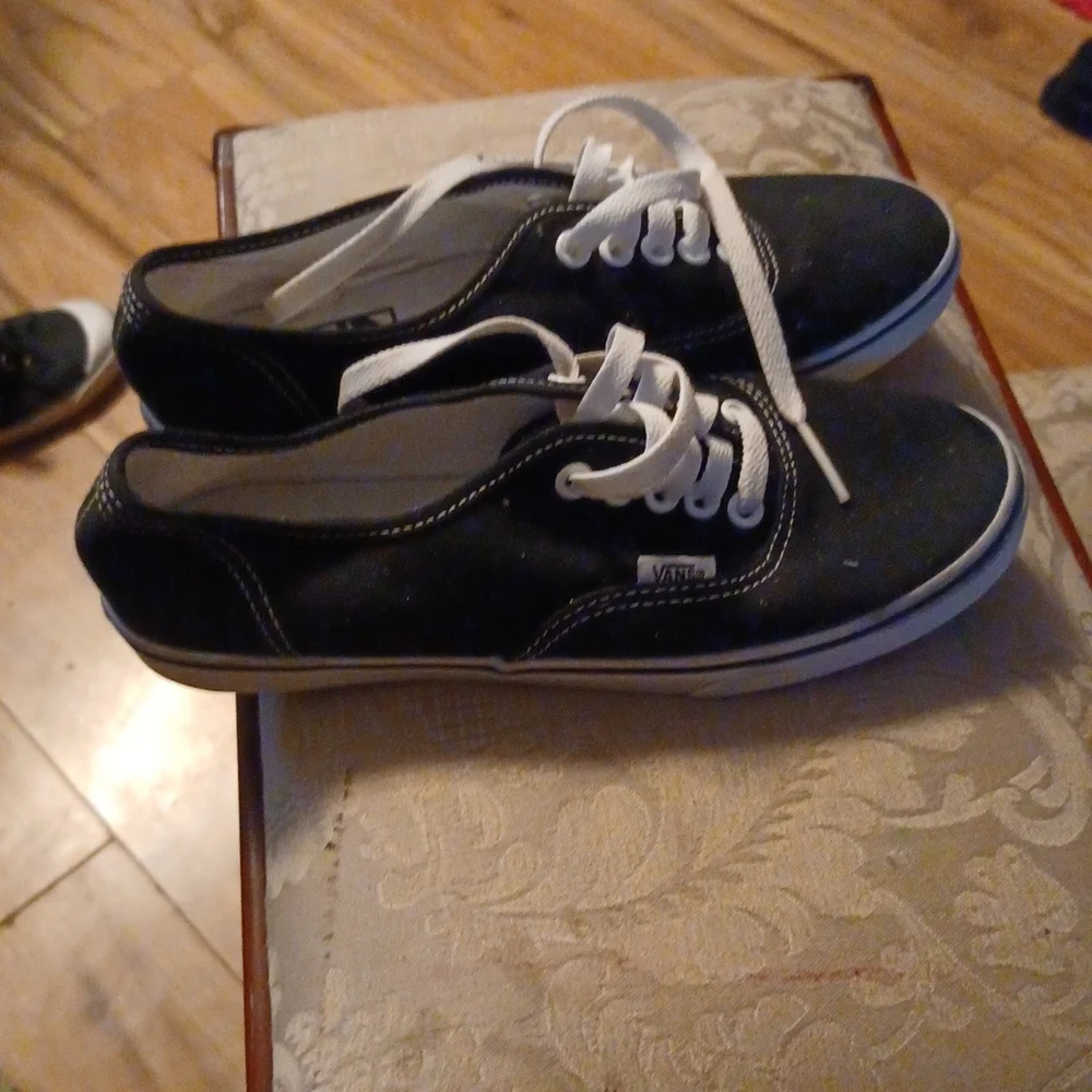 Shoes - Picture 2 of 4